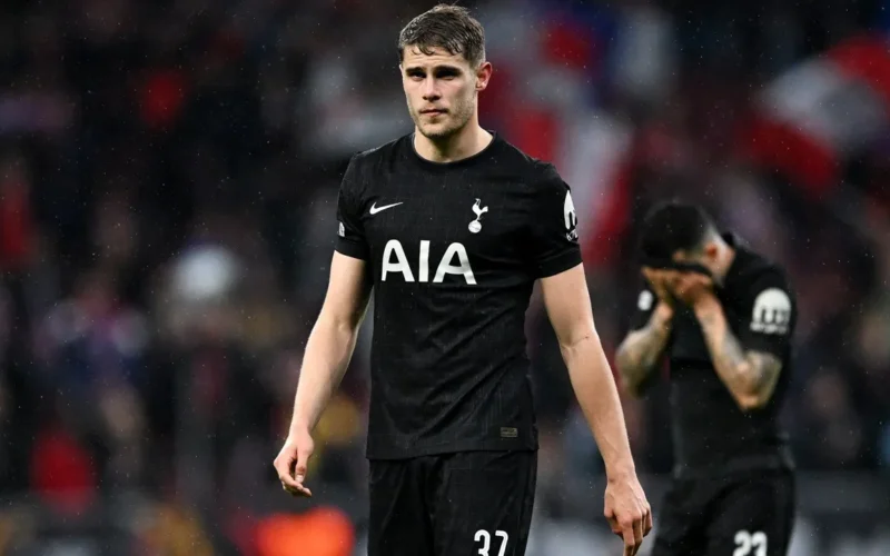 ميكي فان دي فين يصف خسارة توتنهام أمام أتلتيكو مدريد بسيناريو يوم القيامة